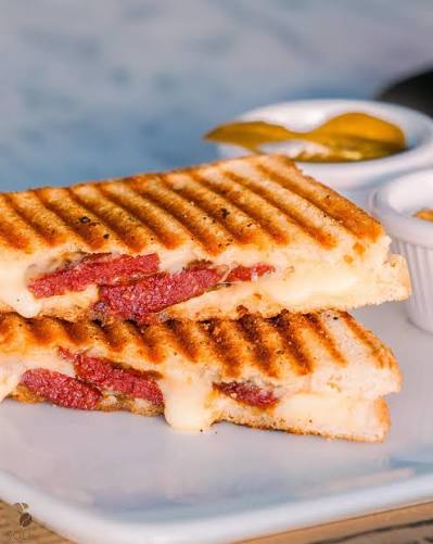 SUCUK KAŞAR TOST